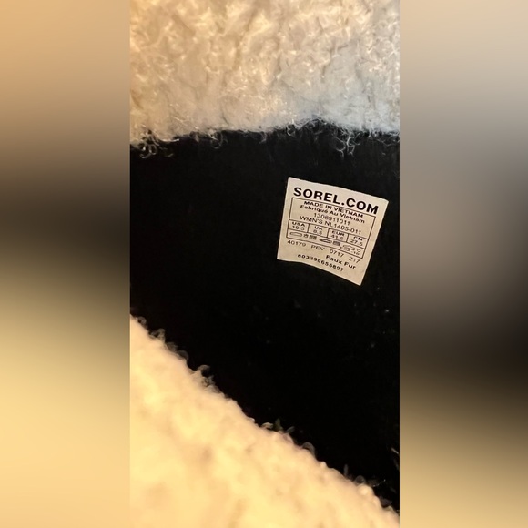 Sorel Women’s Winter Carnival Waterproof Boot
Size 10.5 ( Fit like 11 ) - Picture 6 of 6